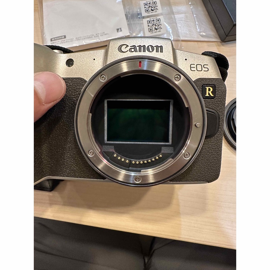 Canon EOS RP ボディ 付属品完備 美品 直売新品 ミラーレス一眼