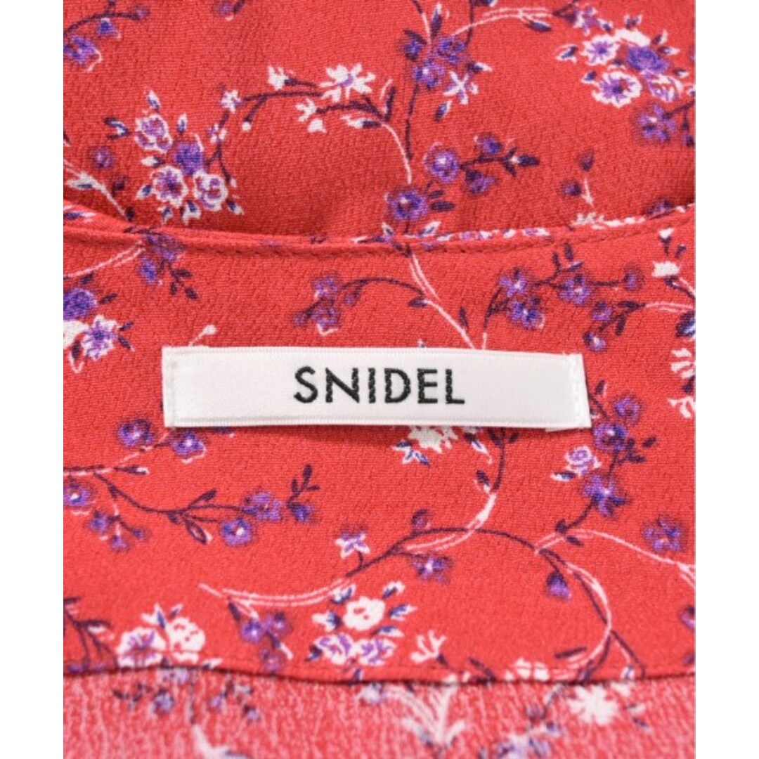 SNIDEL(スナイデル)のSNIDEL スナイデル ワンピース 0(S位) 赤x白x紫等(花柄) 【古着】【中古】 レディースのワンピース(ひざ丈ワンピース)の商品写真