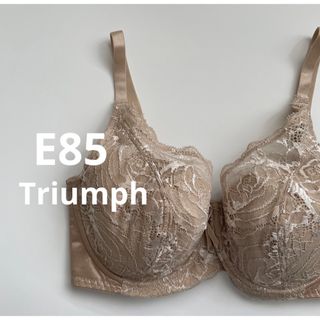 トリンプ(Triumph)の新品　トリンプ  E85 ベージュ　フルカップブラ　花柄レースブラ　大きいサイズ(ブラ)