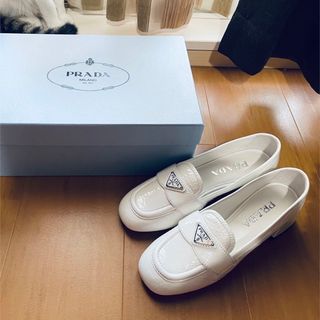 プラダ ロゴ ローファー/革靴(レディース)の通販 89点 | PRADAの