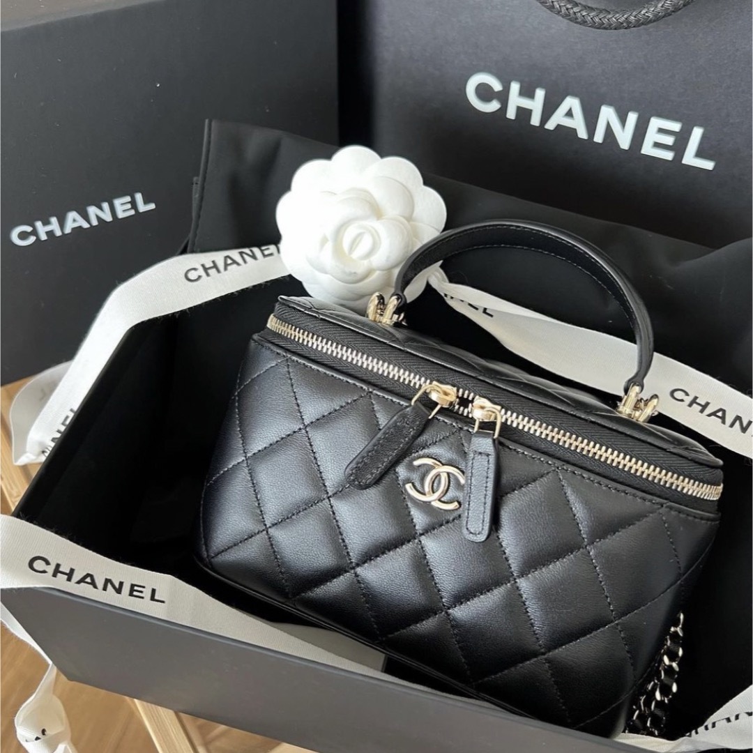 CHANEL(シャネル)の新品♡CHANELシャネル♡バニティショルダーバッグ レディースのバッグ(ショルダーバッグ)の商品写真