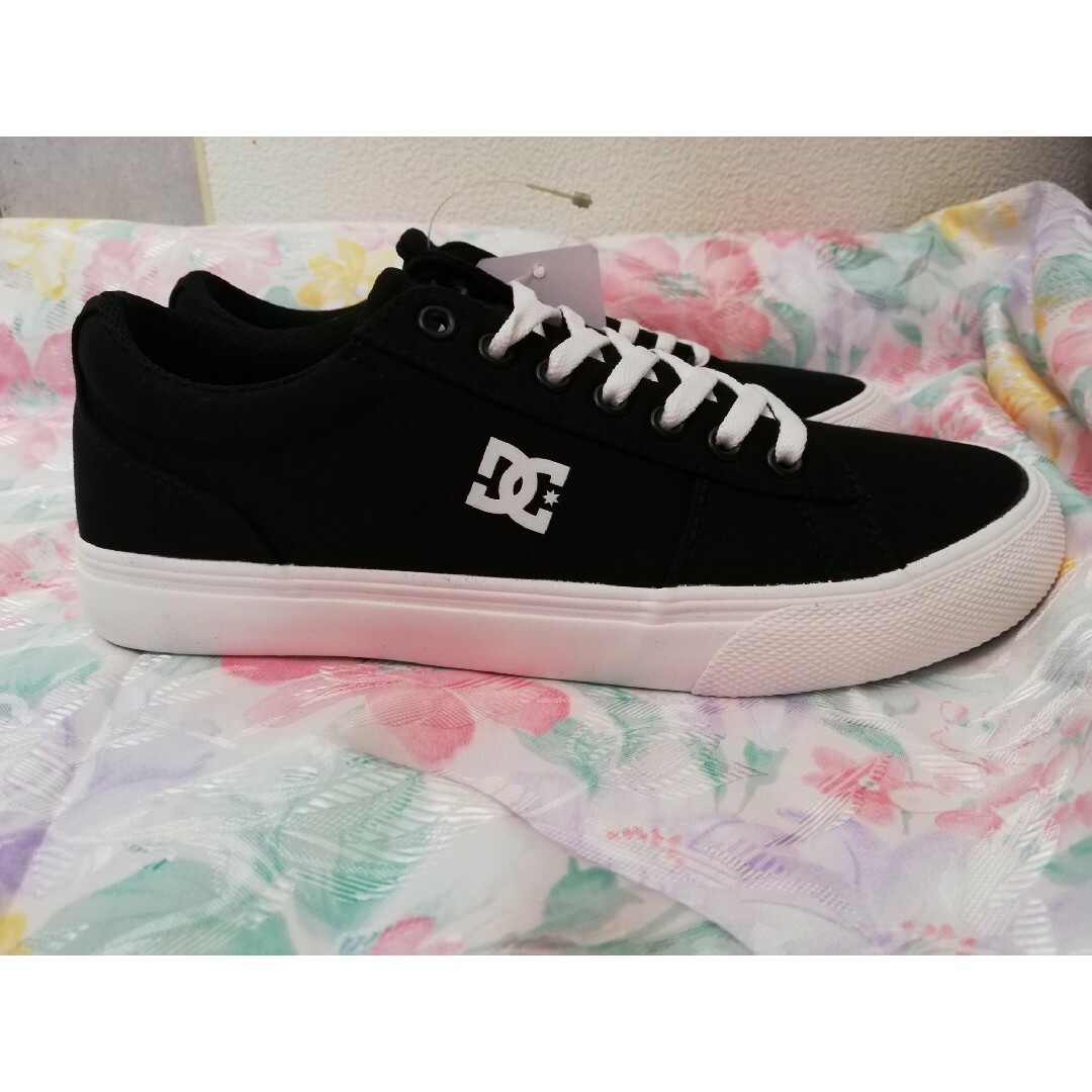 DC SHOES(ディーシーシューズ)の【大幅値下げ】新品☆DC SHOES☆25cm☆定価7,590円 レディースの靴/シューズ(スニーカー)の商品写真