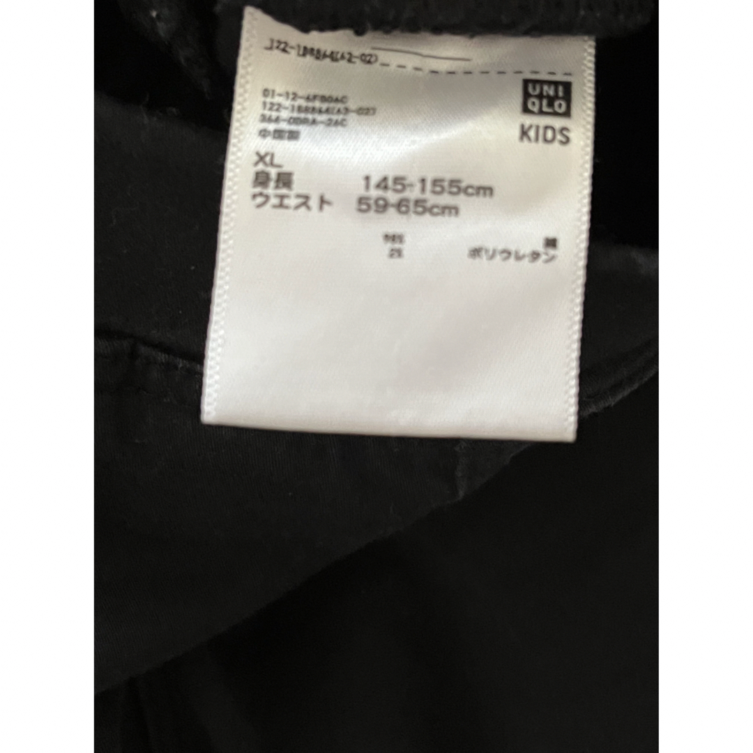 UNIQLO(ユニクロ)のUNIQLOキッズ 黒 スキニーパンツ 145-155 XL キッズ/ベビー/マタニティのキッズ服女の子用(90cm~)(パンツ/スパッツ)の商品写真