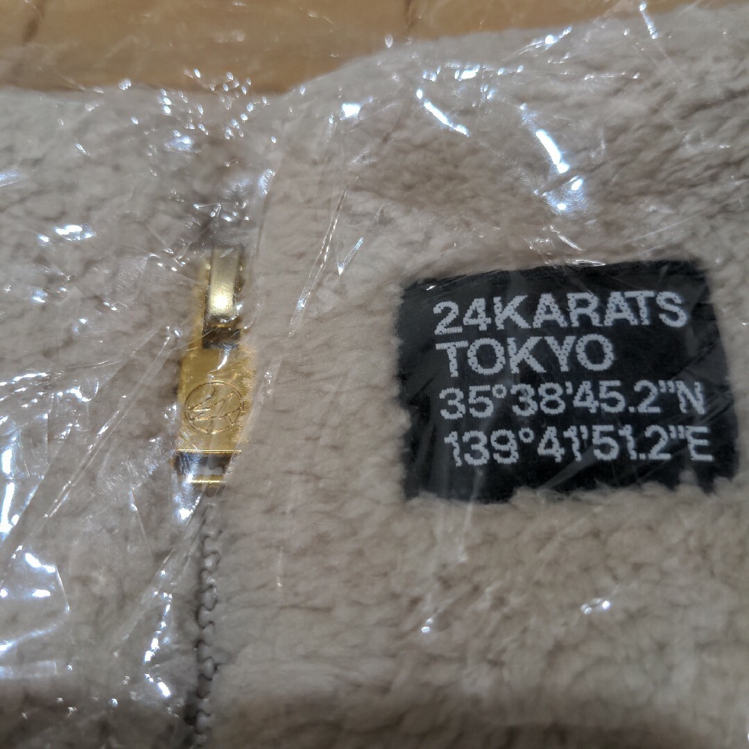 再値下げ致しました　24kARATS  ネックウォーマー ベージュ エンタメ/ホビーのタレントグッズ(ミュージシャン)の商品写真