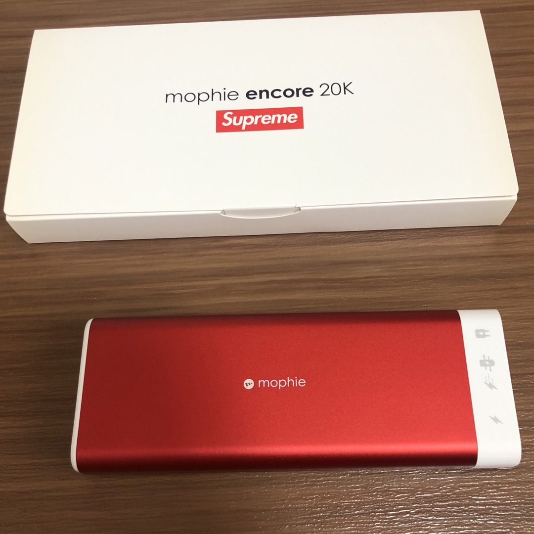 supreme シュプリーム mobilebattery モバイルバッテリー