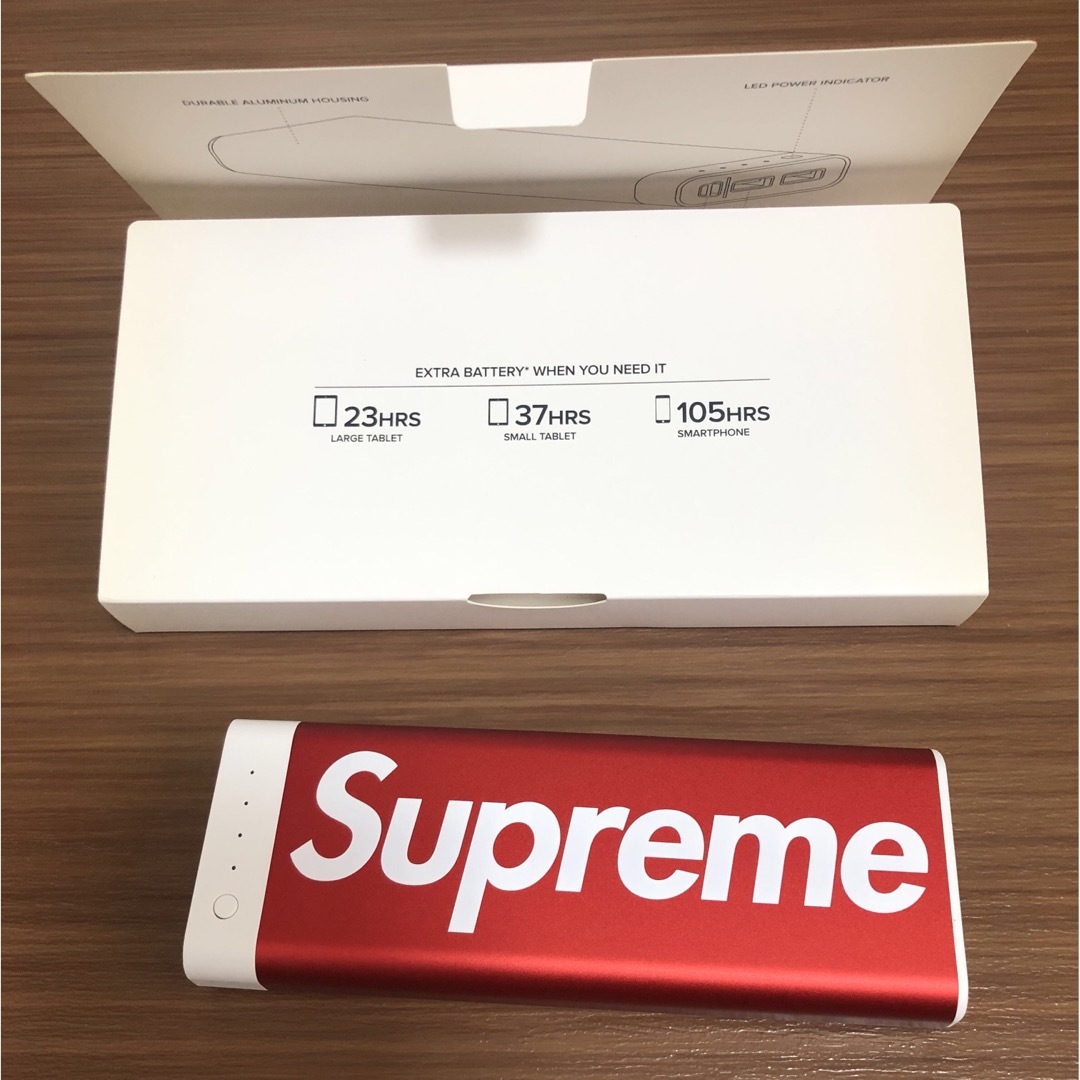 supreme  モバイルバッテリー