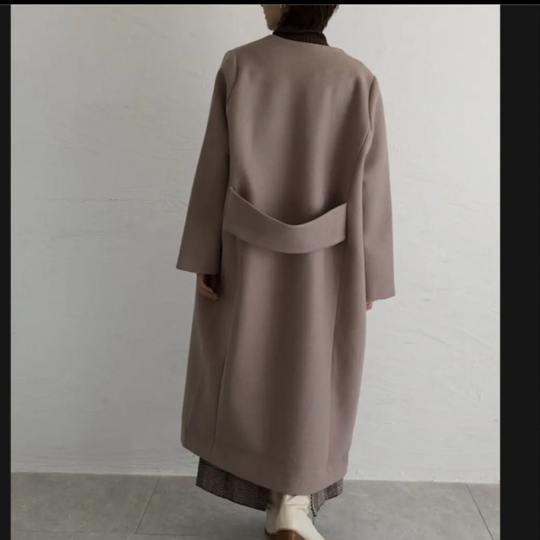 シアン ノーカラーVネックコート レディースのジャケット/アウター(ロングコート)の商品写真