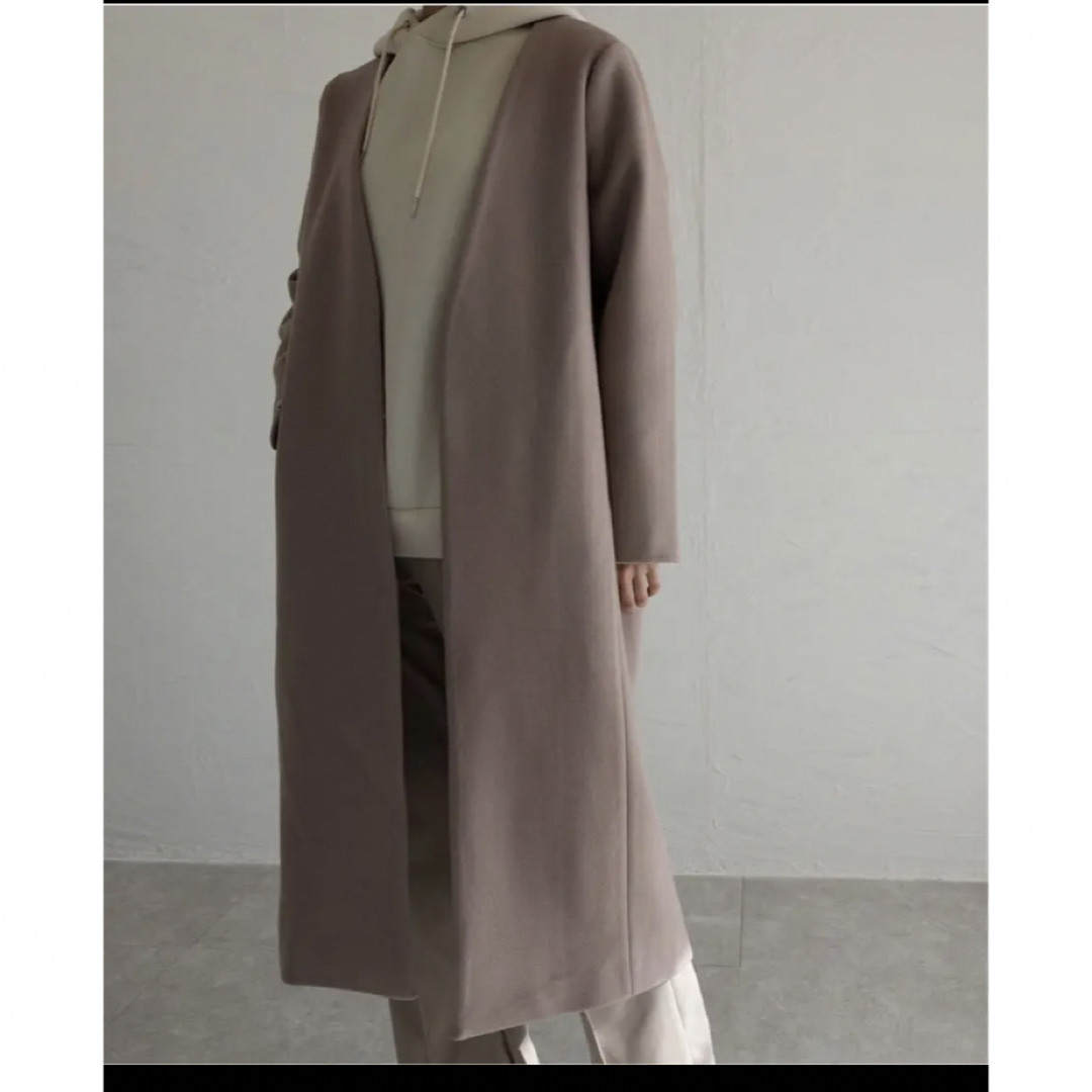 シアン ノーカラーVネックコート レディースのジャケット/アウター(ロングコート)の商品写真