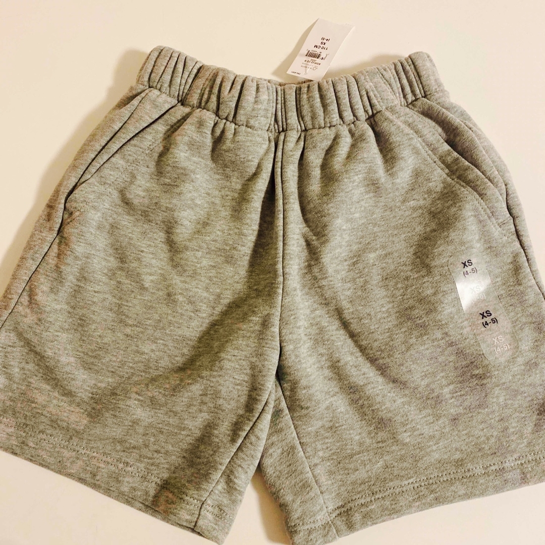 GAP Kids(ギャップキッズ)の新品未使用タグ付き　ギャップキッズ　グレーショートパンツ　XS 110cm キッズ/ベビー/マタニティのキッズ服女の子用(90cm~)(パンツ/スパッツ)の商品写真