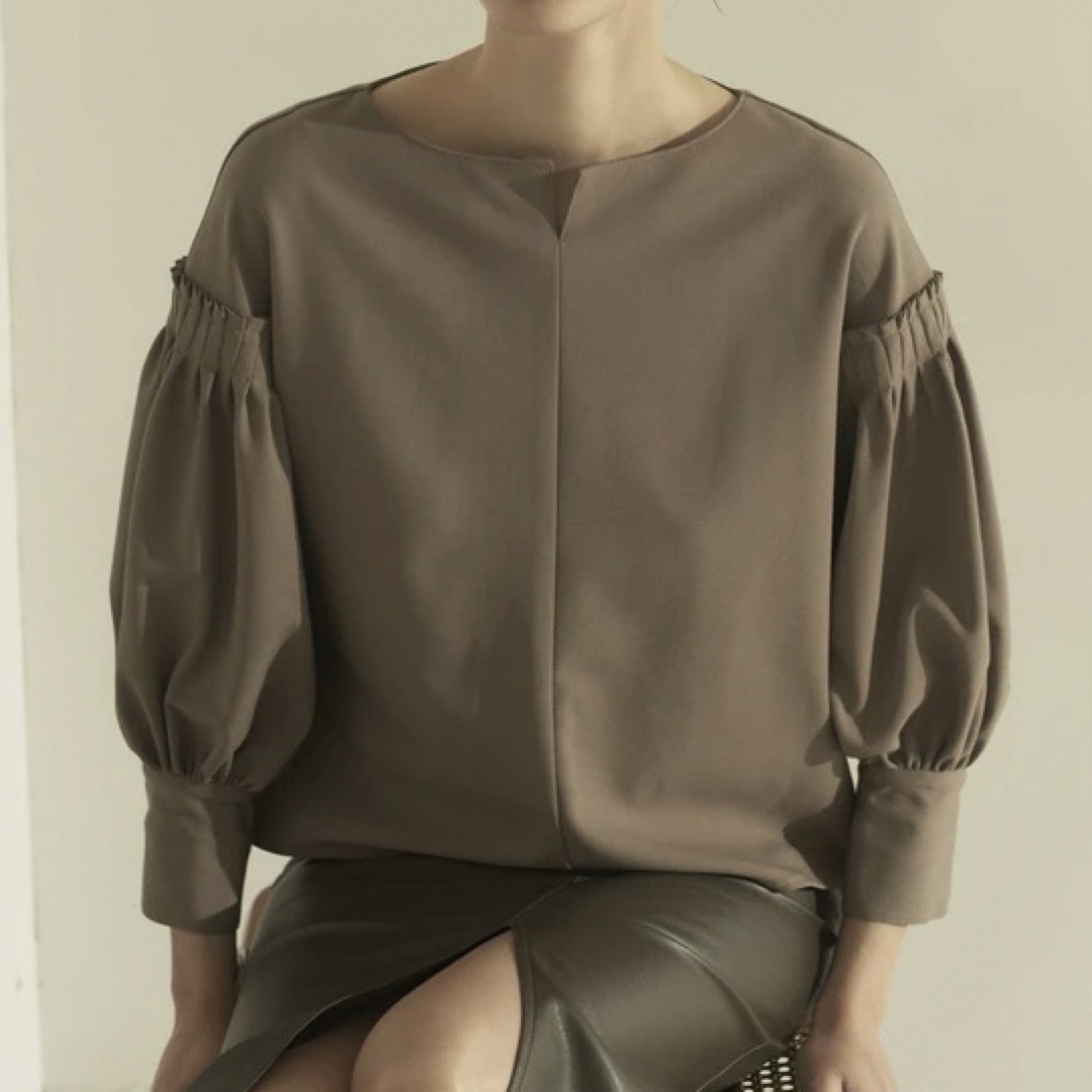 L'Or  Tuck Sleeve Blouse
