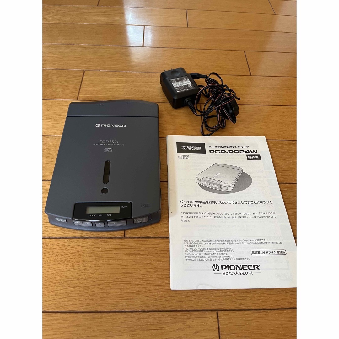 Pioneer(パイオニア)の貴重PIONEER PCP-PR24 PORTABLE CD-ROM DRIVE スマホ/家電/カメラのオーディオ機器(ポータブルプレーヤー)の商品写真