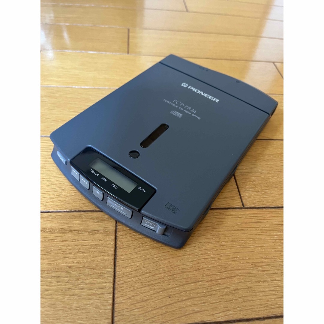 Pioneer(パイオニア)の貴重PIONEER PCP-PR24 PORTABLE CD-ROM DRIVE スマホ/家電/カメラのオーディオ機器(ポータブルプレーヤー)の商品写真