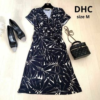 ディーエイチシー(DHC)のDHC ディーエイチシー　総柄ワンピース　ワンピース　Mサイズ　半袖　ブラック(ひざ丈ワンピース)