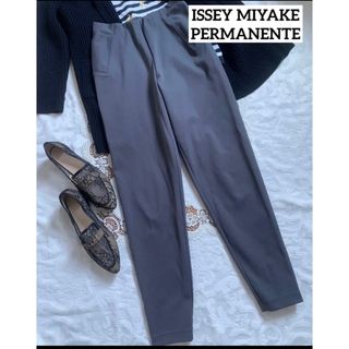 イッセイミヤケ(ISSEY MIYAKE)のISSEY MIYAKE イッセイミヤケ　グレー色レギンスパンツM(カジュアルパンツ)