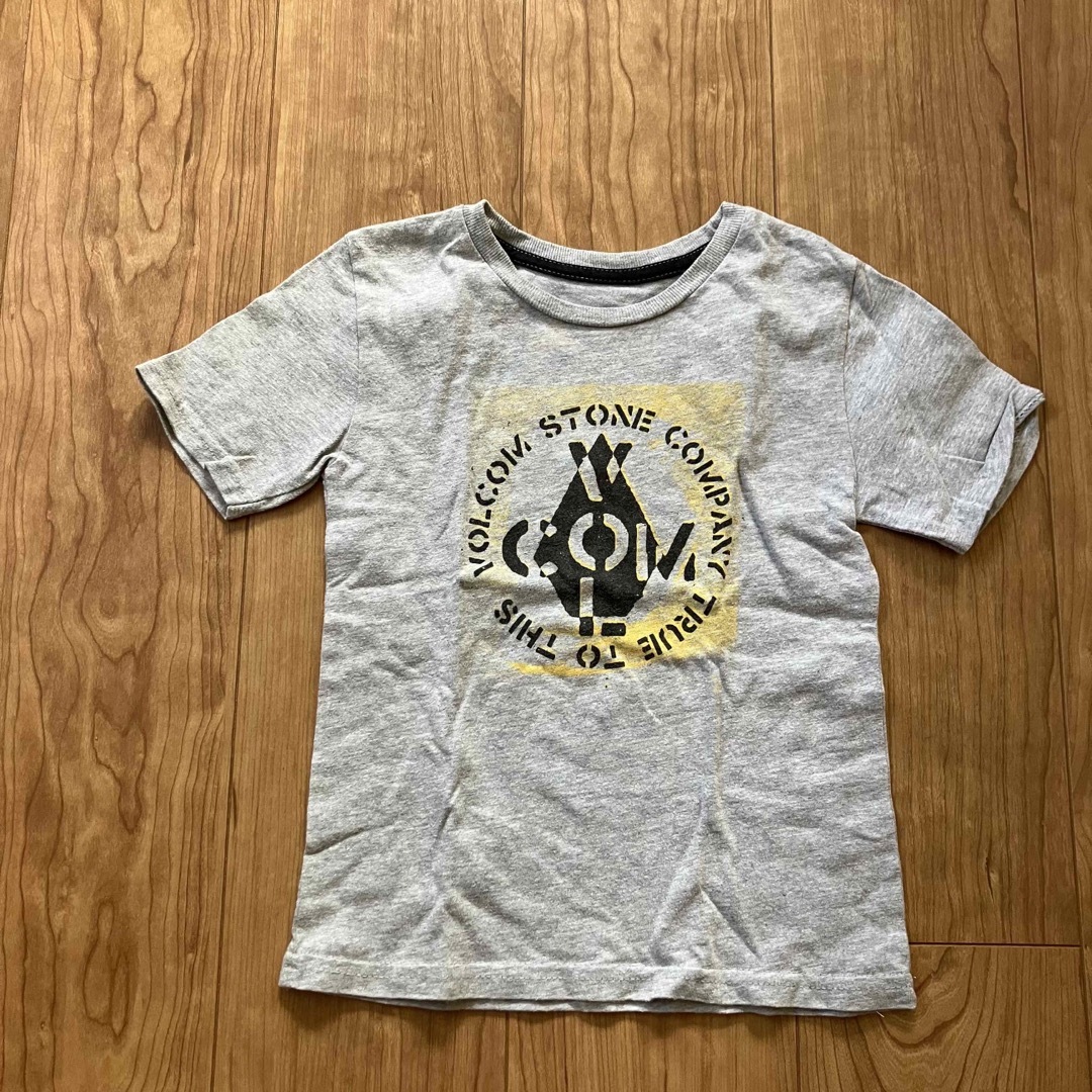 volcom(ボルコム)の【4T  110】VOLCOMキッズTシャツ キッズ/ベビー/マタニティのキッズ服男の子用(90cm~)(Tシャツ/カットソー)の商品写真