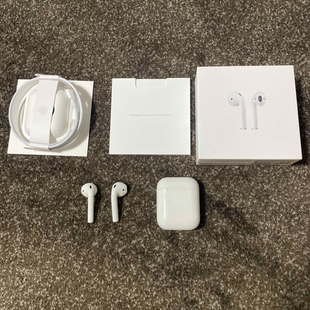 Apple(アップル)のAPPLE AirPods イヤホン MMEF2J/A スマホ/家電/カメラのオーディオ機器(ヘッドフォン/イヤフォン)の商品写真