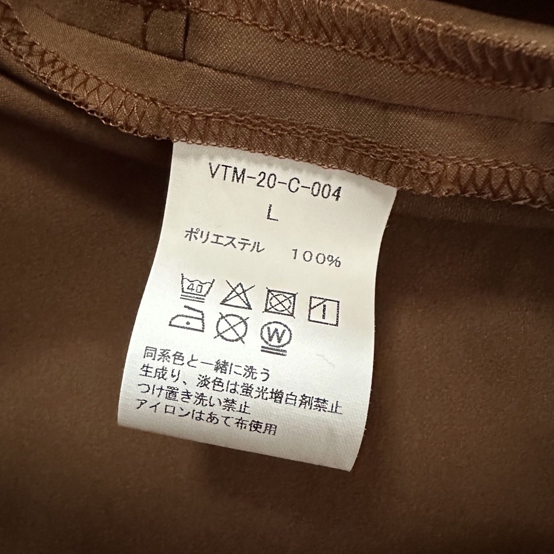 VICTIM(ヴィクティム)のヴィクティム　VICTIM メンズ　コート　新品未使用品 メンズのジャケット/アウター(トレンチコート)の商品写真