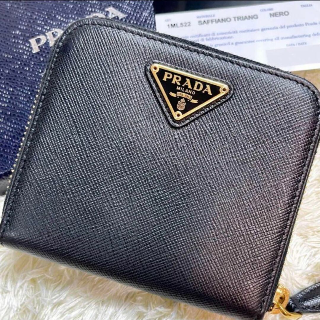 未使用級】プラダ 折り財布 三角ロゴ 金具 ゴールド サフィアーノ