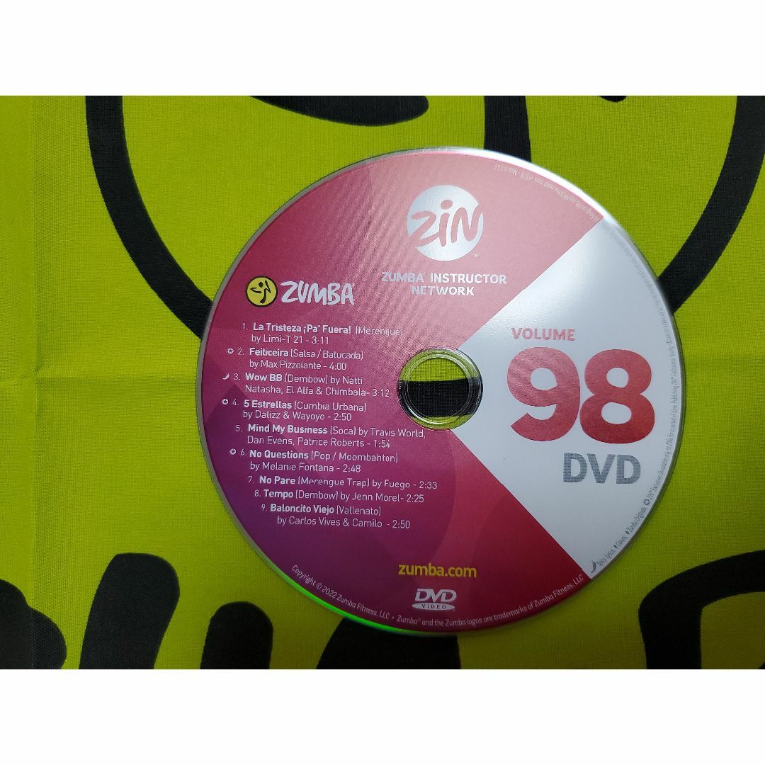 Zumba(ズンバ)のZUMBA　ズンバ　ZIN98　CD ＆ DVD　インストラクター専用 エンタメ/ホビーのDVD/ブルーレイ(スポーツ/フィットネス)の商品写真