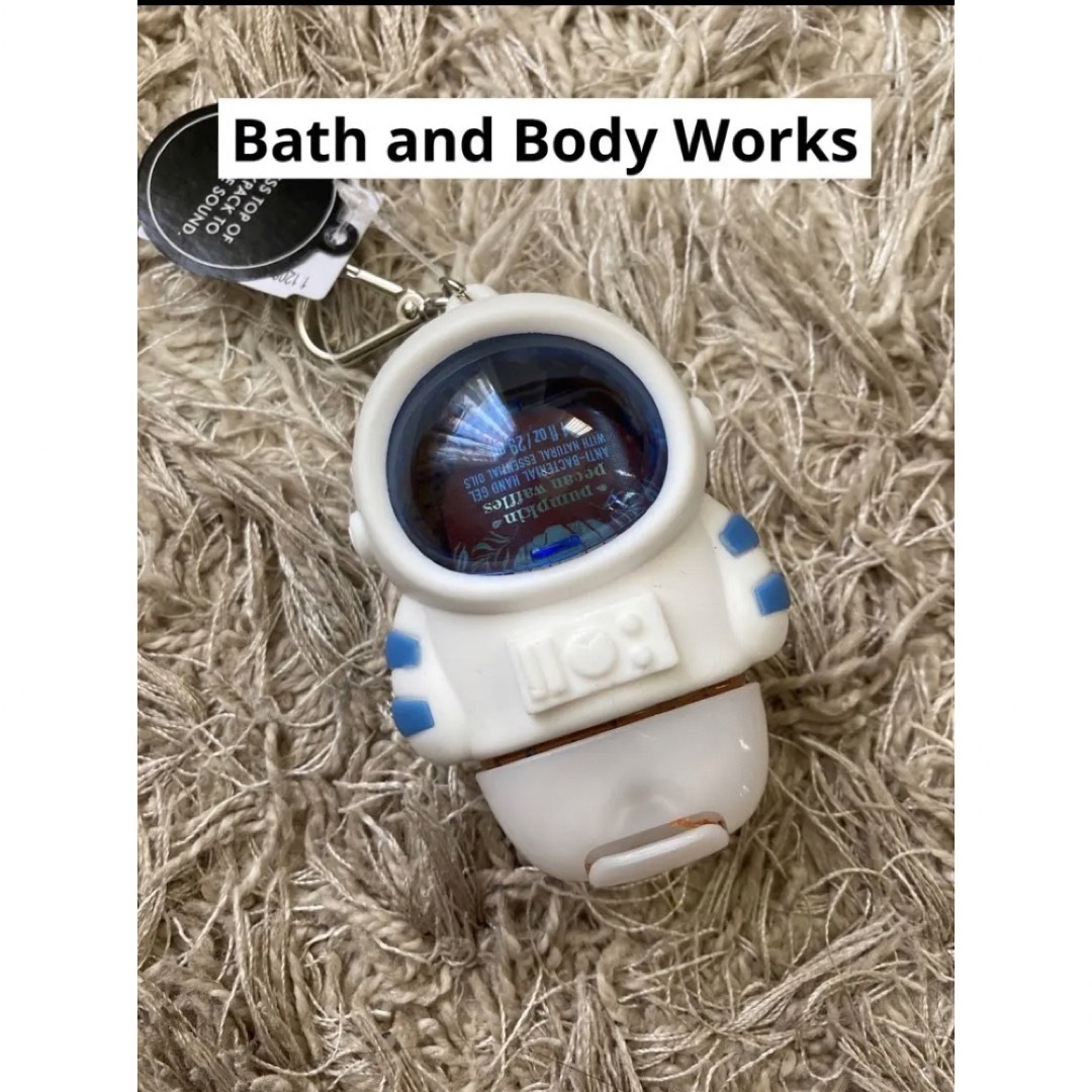 Bath & Body Works(バスアンドボディーワークス)のハンドサニタイザー＆ホルダー各1個のセット レア品　宇宙飛行士 インテリア/住まい/日用品のキッチン/食器(アルコールグッズ)の商品写真