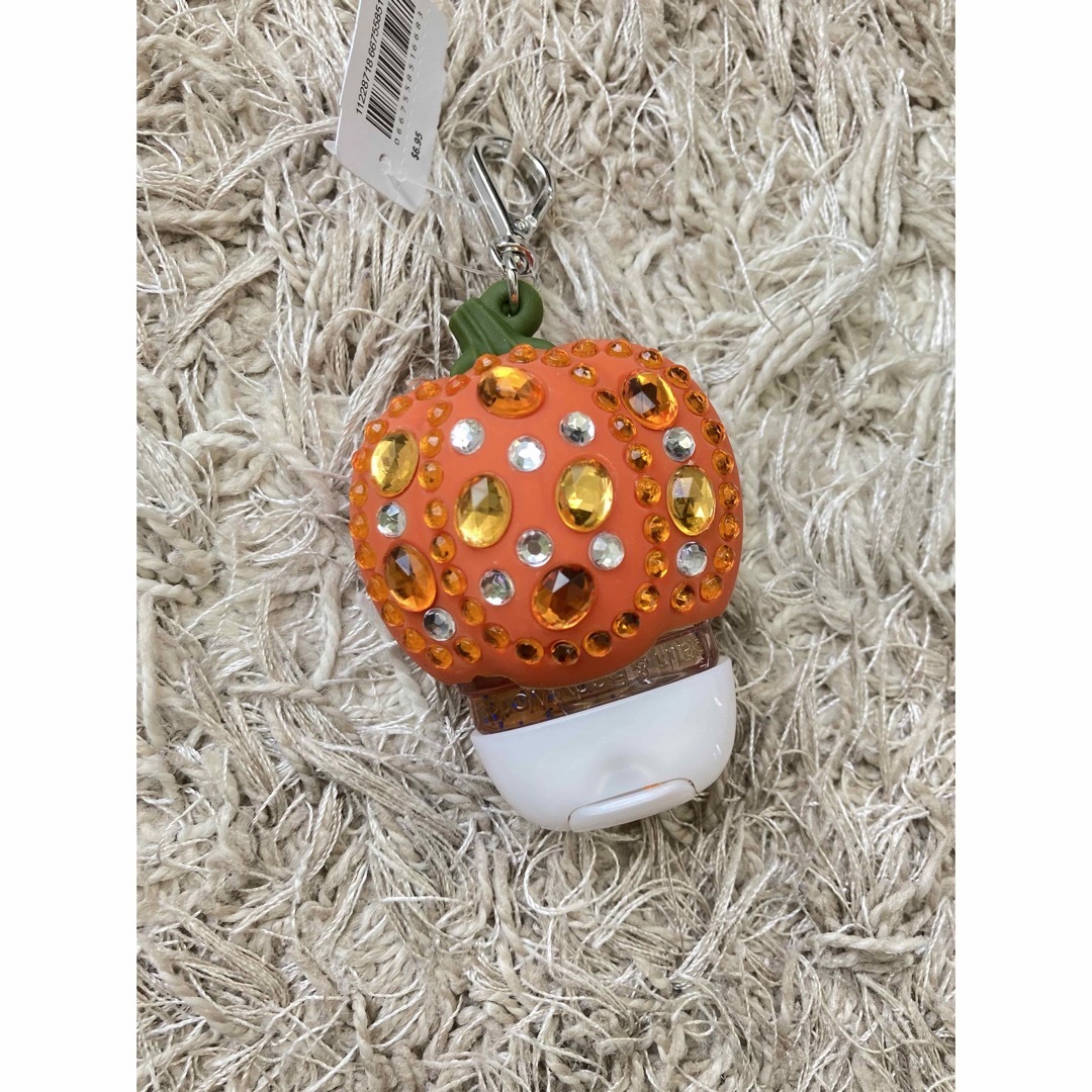 Bath & Body Works(バスアンドボディーワークス)のハンドサニタイザー＆ホルダー各1個のセット ハロウィン限定 かぼちゃ インテリア/住まい/日用品のキッチン/食器(アルコールグッズ)の商品写真