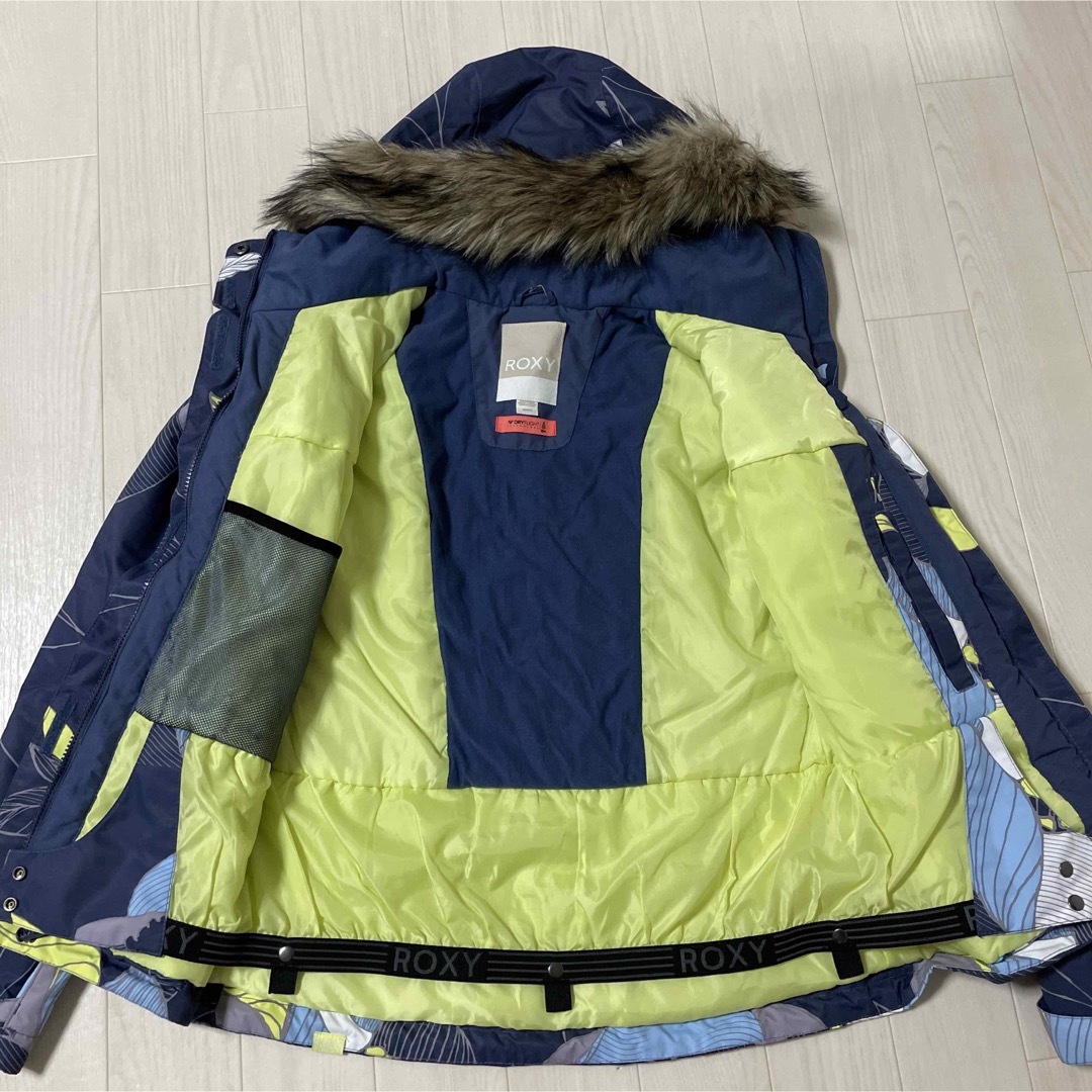 【最値下げしました】美品 Roxy スノージャケット