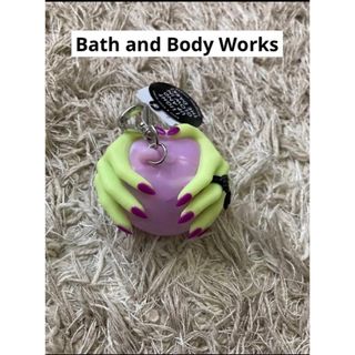 バスアンドボディーワークス(Bath & Body Works)のハンドサニタイザー＆ホルダー各1個のセット ハロウィン限定 ライト付き魔女の手(アルコールグッズ)