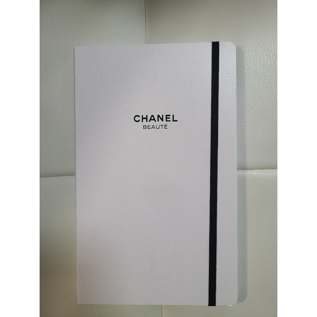 CHANEL(シャネル)のCHANELシャネル 非売品 ノベルティノート メモ帳 白 インテリア/住まい/日用品の文房具(ノート/メモ帳/ふせん)の商品写真