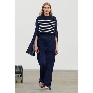 ハイク(HYKE)のRandom pleated dress, Navy, Hyke(ロングワンピース/マキシワンピース)