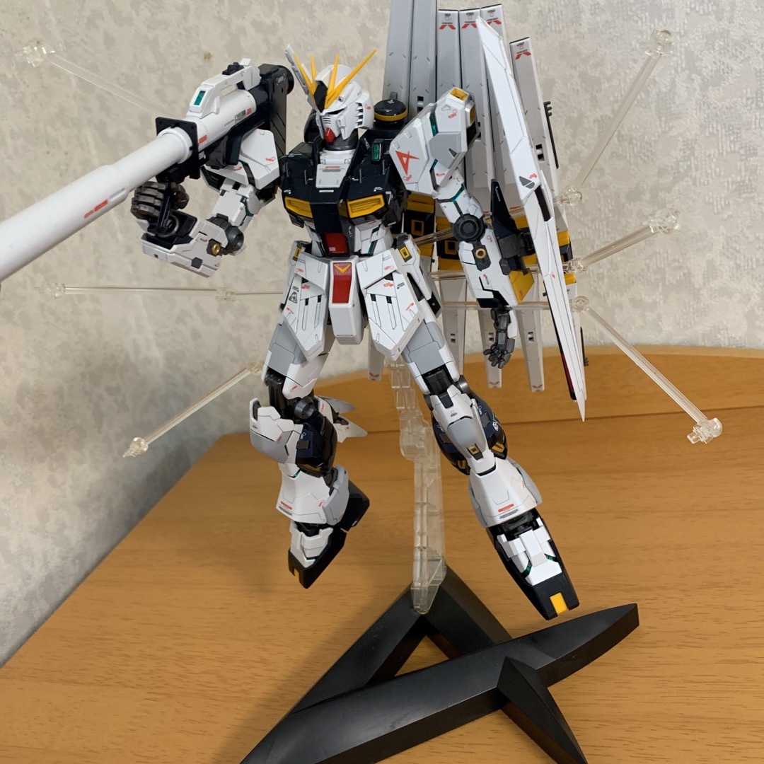 【MG】νガンダム  ver.ka エンタメ/ホビーのおもちゃ/ぬいぐるみ(模型/プラモデル)の商品写真