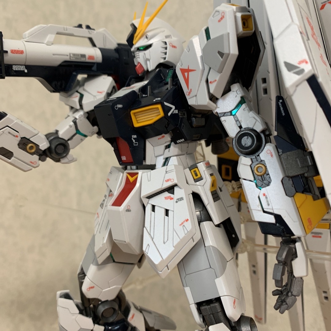 【MG】νガンダム  ver.ka エンタメ/ホビーのおもちゃ/ぬいぐるみ(模型/プラモデル)の商品写真