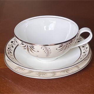 ウェッジウッド(WEDGWOOD)の【レア美品】ウェッジウッド　マーサスチュワート★メドウシルバー★トリオ(食器)