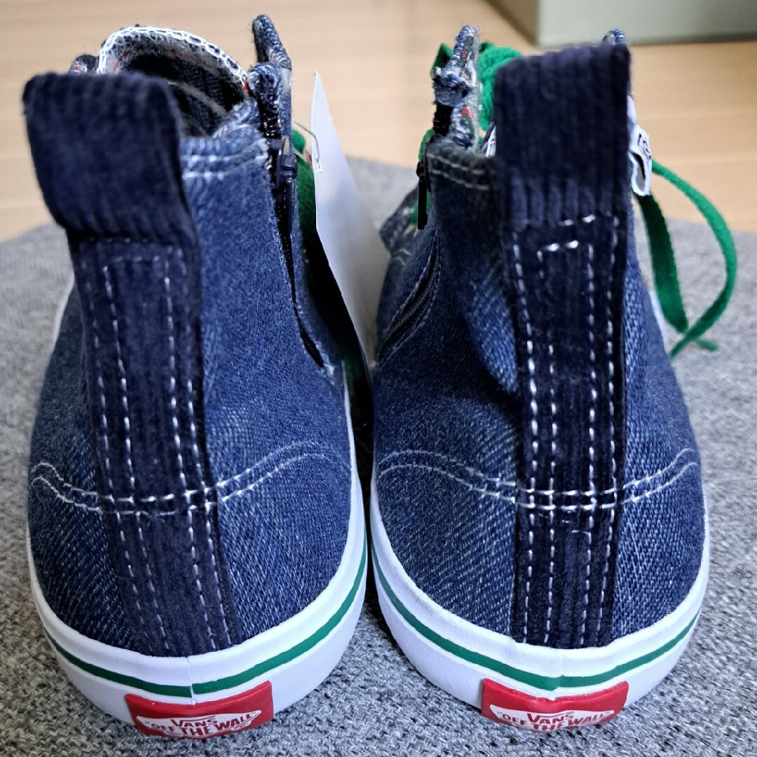 VANS(ヴァンズ)のVANS　CLASSICS キッズ　20センチ キッズ/ベビー/マタニティのキッズ靴/シューズ(15cm~)(スニーカー)の商品写真