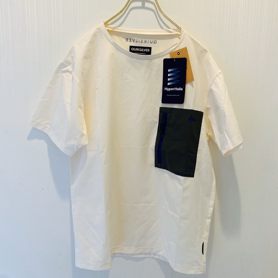 QUIKSILVER(クイックシルバー)の新品　クイックシルバー　半袖Tシャツ　Sサイズ　白　ポケット付き メンズのトップス(Tシャツ/カットソー(半袖/袖なし))の商品写真