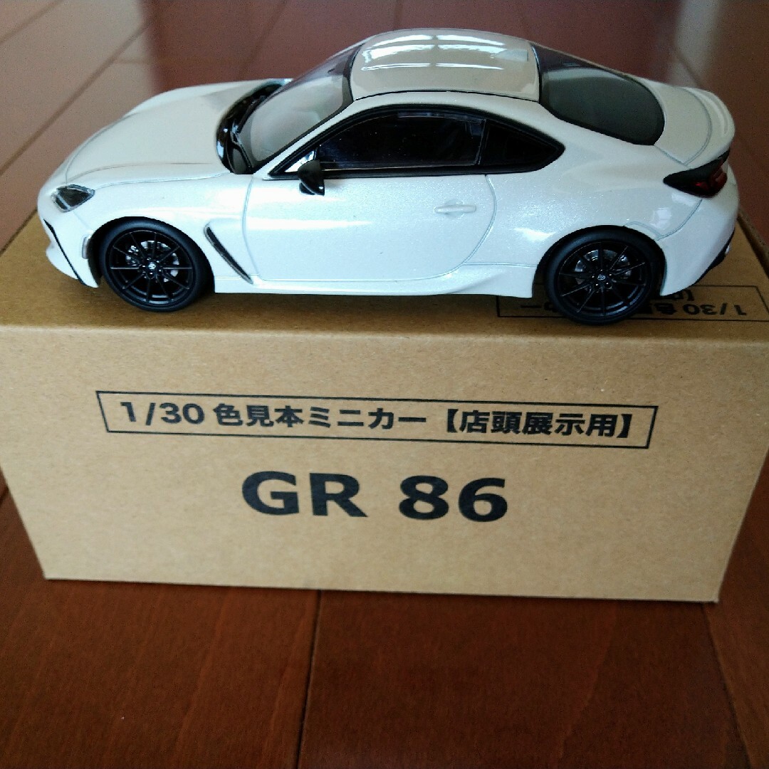 トヨタ　GR86 1/30 ミニカー　新品　非売品　クリスタルホワイトパール