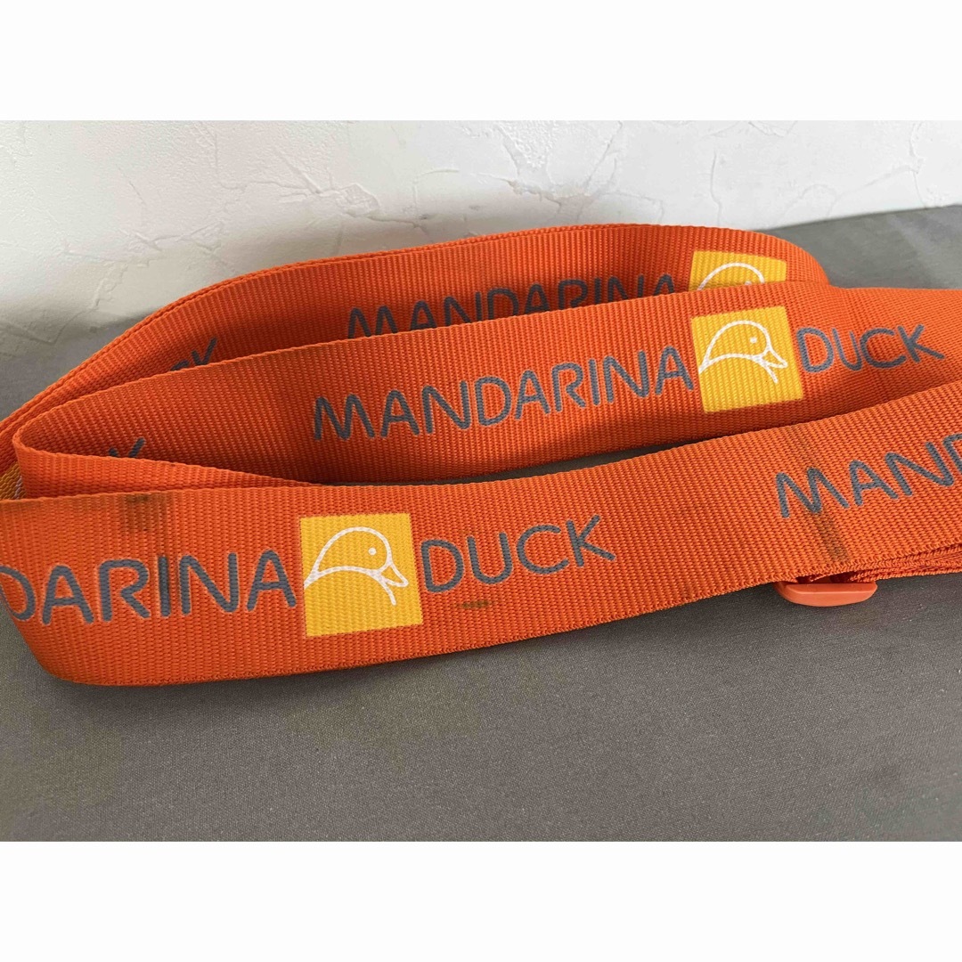 MANDARINA DUCK(マンダリナダック)のMANDARINA DUCK キャリーバックベルト レディースのバッグ(スーツケース/キャリーバッグ)の商品写真