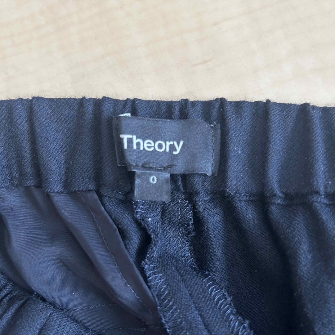 theory(セオリー)のセオリー　2021年　プルオンパンツ  ネイビー　サイズ0 レディースのパンツ(カジュアルパンツ)の商品写真