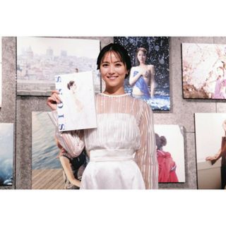 直筆サイン入り本&イベント限定ポストカード】石川恋写真集SIGNS限定