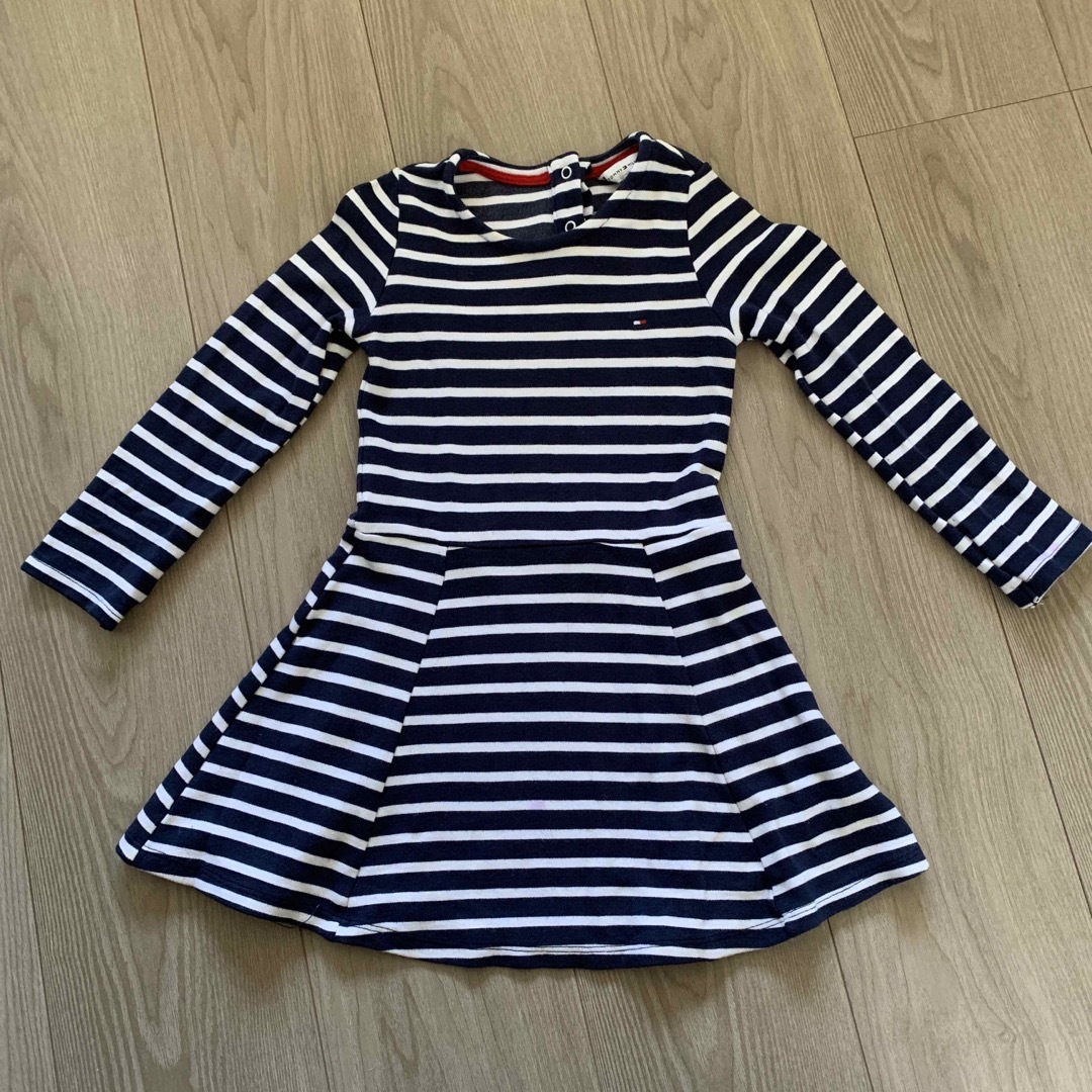 TOMMY HILFIGER(トミーヒルフィガー)のTOMMY HILFIGERワンピース92cm キッズ/ベビー/マタニティのキッズ服女の子用(90cm~)(ワンピース)の商品写真