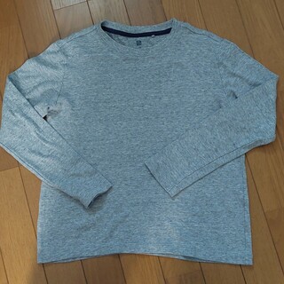 ユニクロ(UNIQLO)のユニクロ 綿100% 長袖Tシャツ グレー 140(Tシャツ/カットソー)