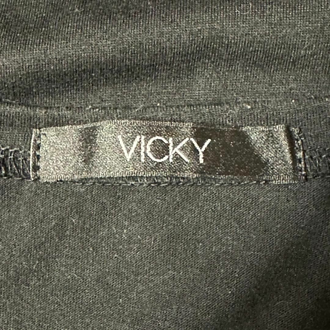 VICKY(ビッキー)の【VICKY】ビッキー　Tシャツ　トップス　半袖　Vネック　無地　春夏　定番 レディースのトップス(Tシャツ(半袖/袖なし))の商品写真