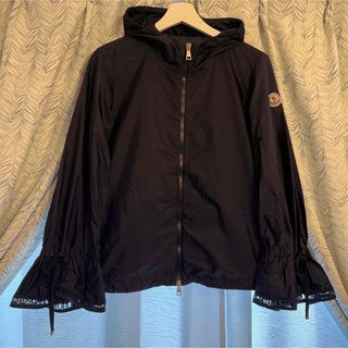 Moncler モンクレール　袖のシャーリングのかわいいジャケット