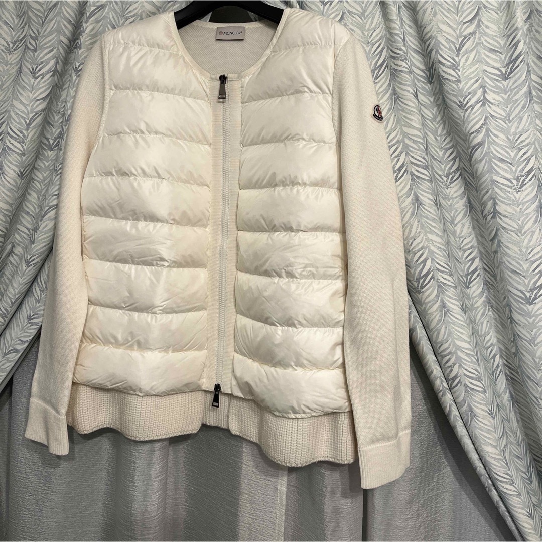 MONCLER(モンクレール)の2019年品　国内正規品　モンクレール　ダウンパーカー　ペプラムパーカー レディースのジャケット/アウター(ダウンジャケット)の商品写真