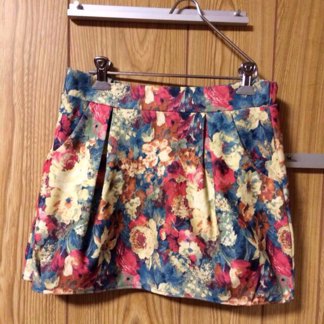 PAGEBOY(ページボーイ)の花柄コクーンスカート レディースのスカート(ミニスカート)の商品写真