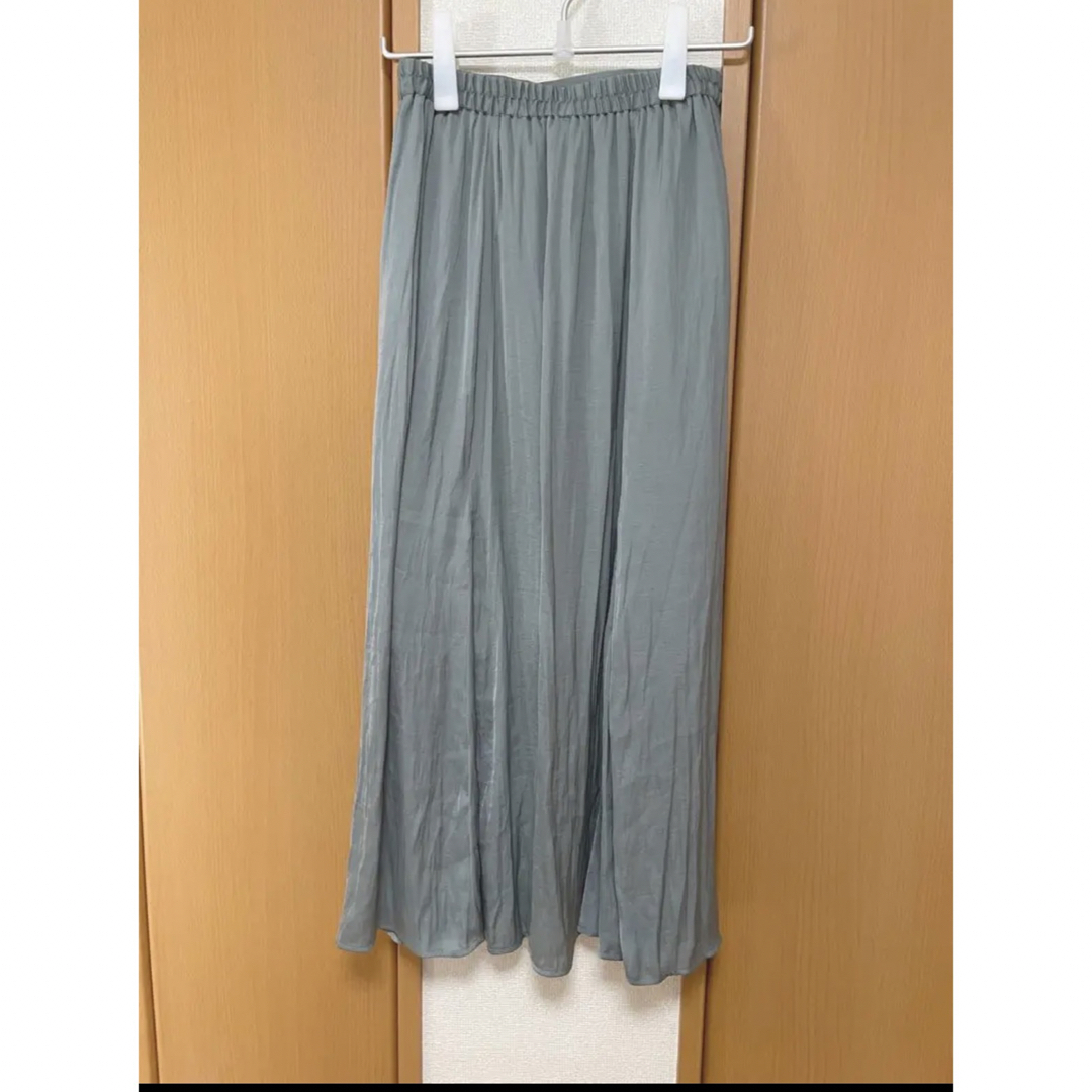GU(ジーユー)のGU マーメイドサテンロングスカート レディースのスカート(ロングスカート)の商品写真