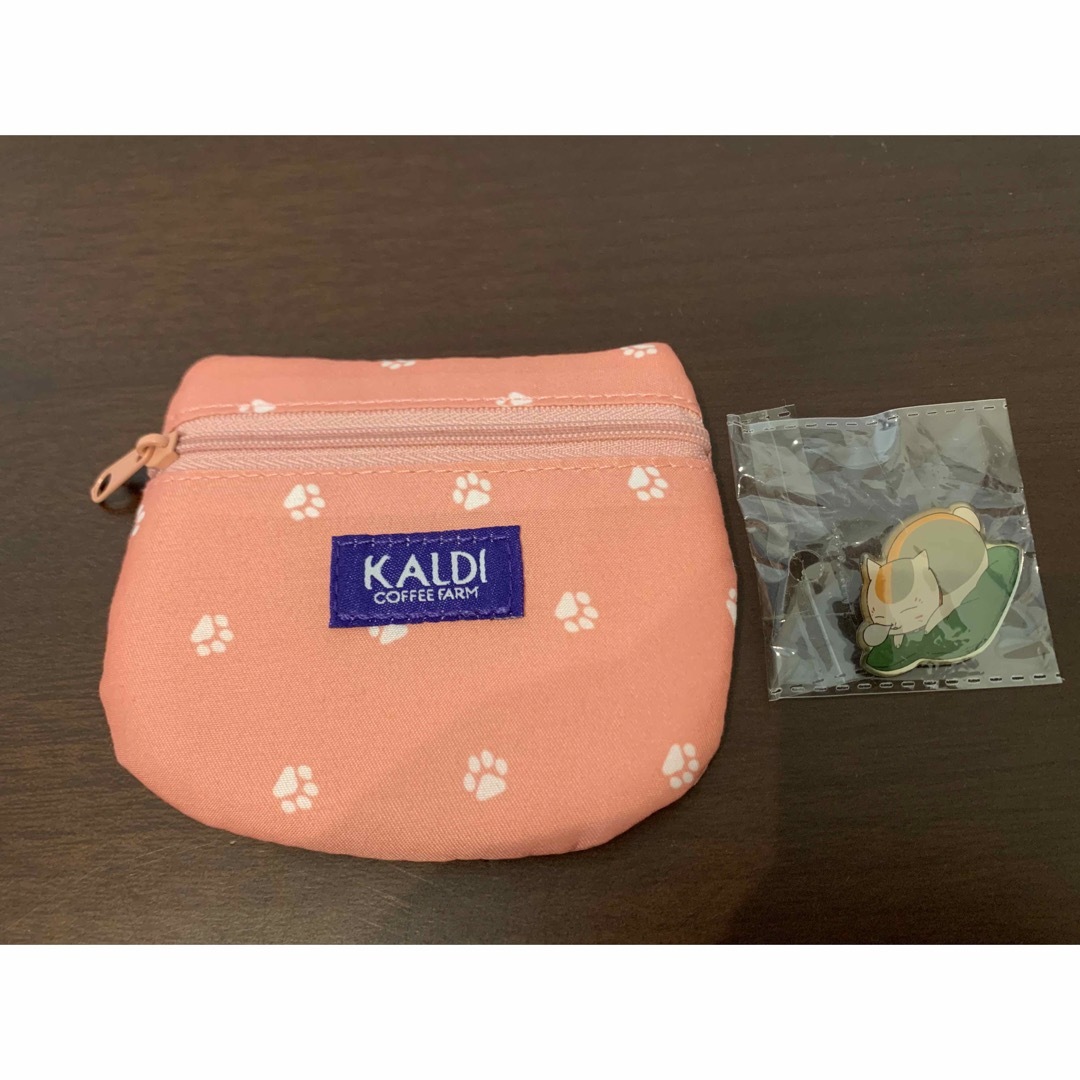 KALDI(カルディ)のカルディ　ネコミニポーチ&ネコピンバッチ レディースのファッション小物(ポーチ)の商品写真