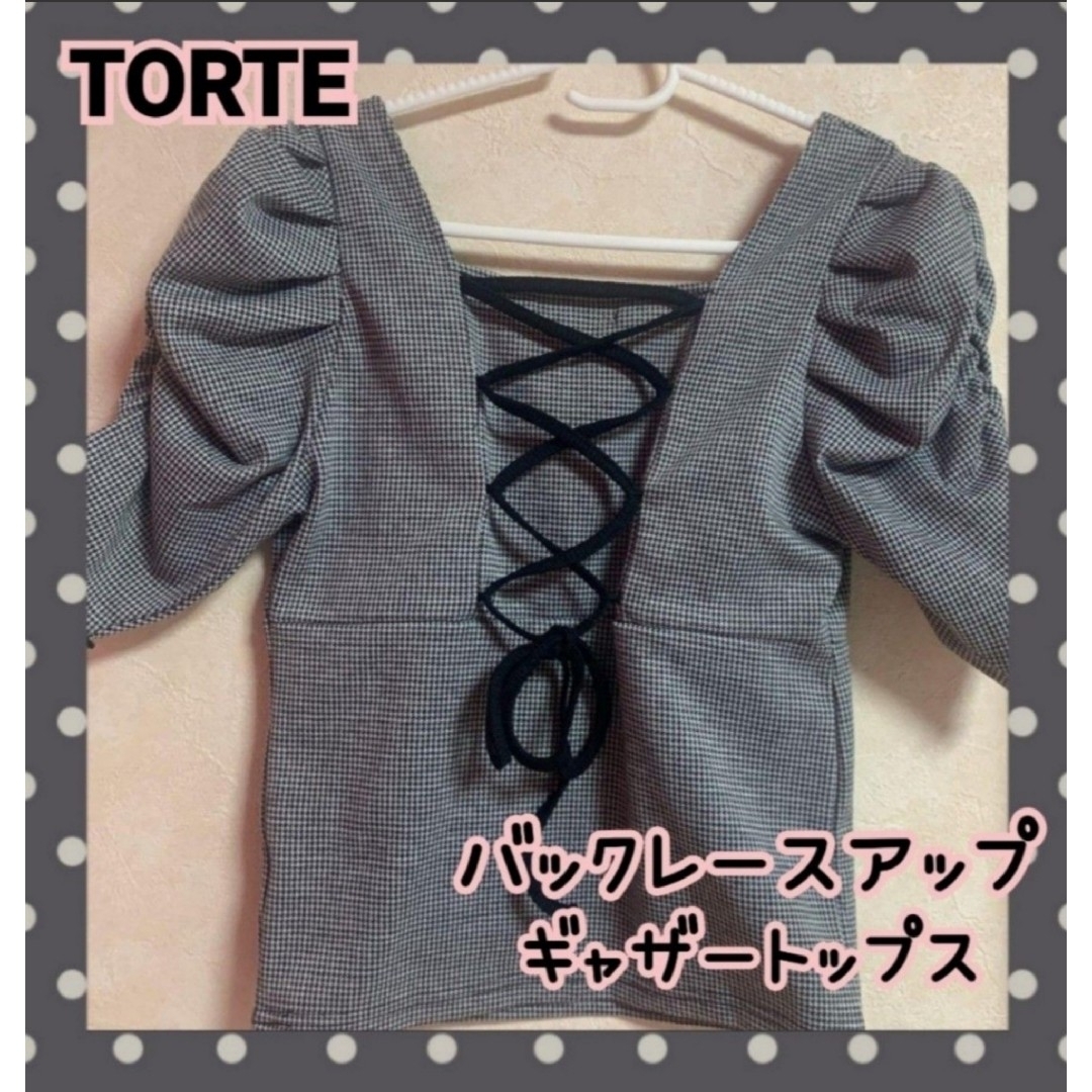 TORTE(トルテ)のTORTE　トルテ　バックレースアップギャザートップス　パワショルトップス　新品 レディースのトップス(カットソー(半袖/袖なし))の商品写真