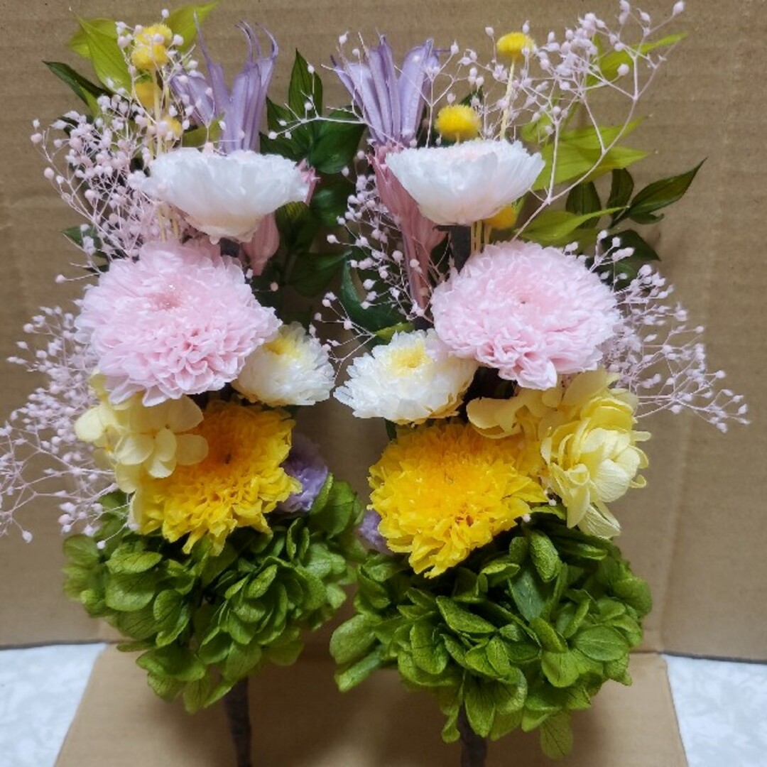特選仏花　お供え花　花瓶付き一対　コンパクトサイズ造花無し　プリザーブドフラワー
