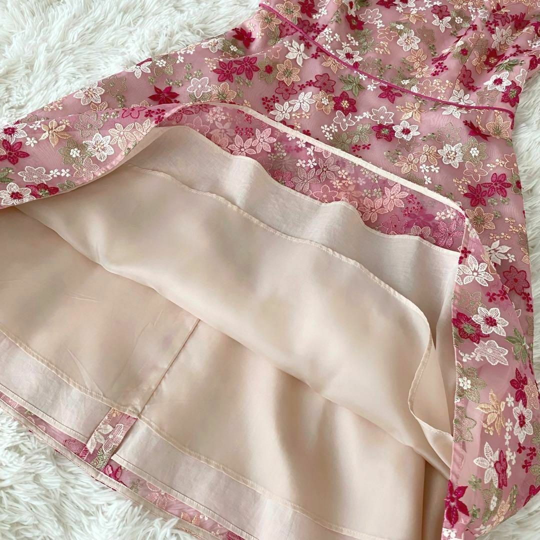 美品　トッカ　ピンクの花柄刺繍が可愛いフレンチスリーブワンピースドレス　サイズ２
