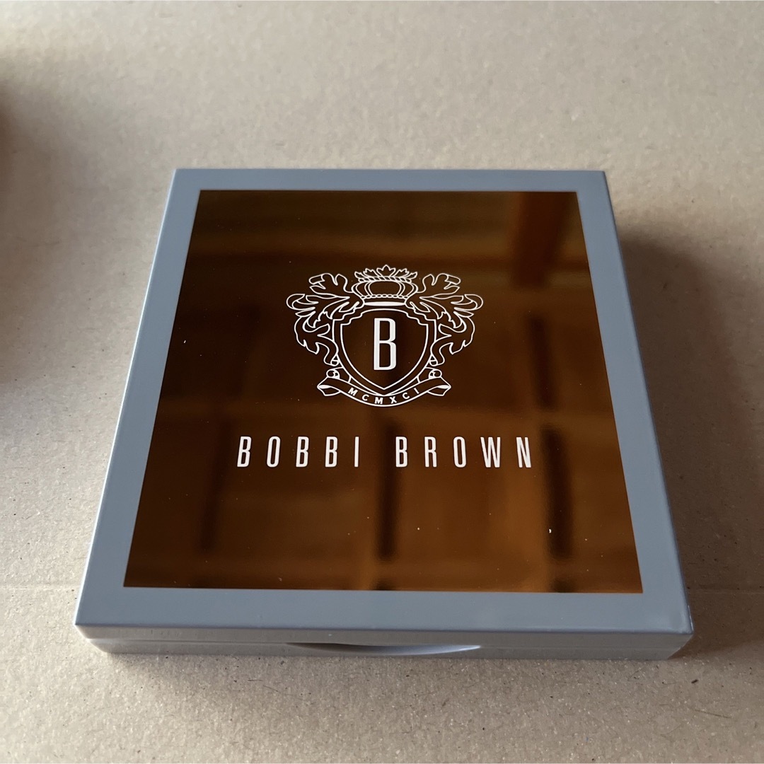 BOBBI BROWN(ボビイブラウン)の【新品】ボビィ ブラウン　ホリディ4Pan Palette ケースのみ コスメ/美容のメイク道具/ケアグッズ(ボトル・ケース・携帯小物)の商品写真